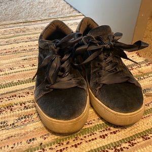 Blue velvet sneakers